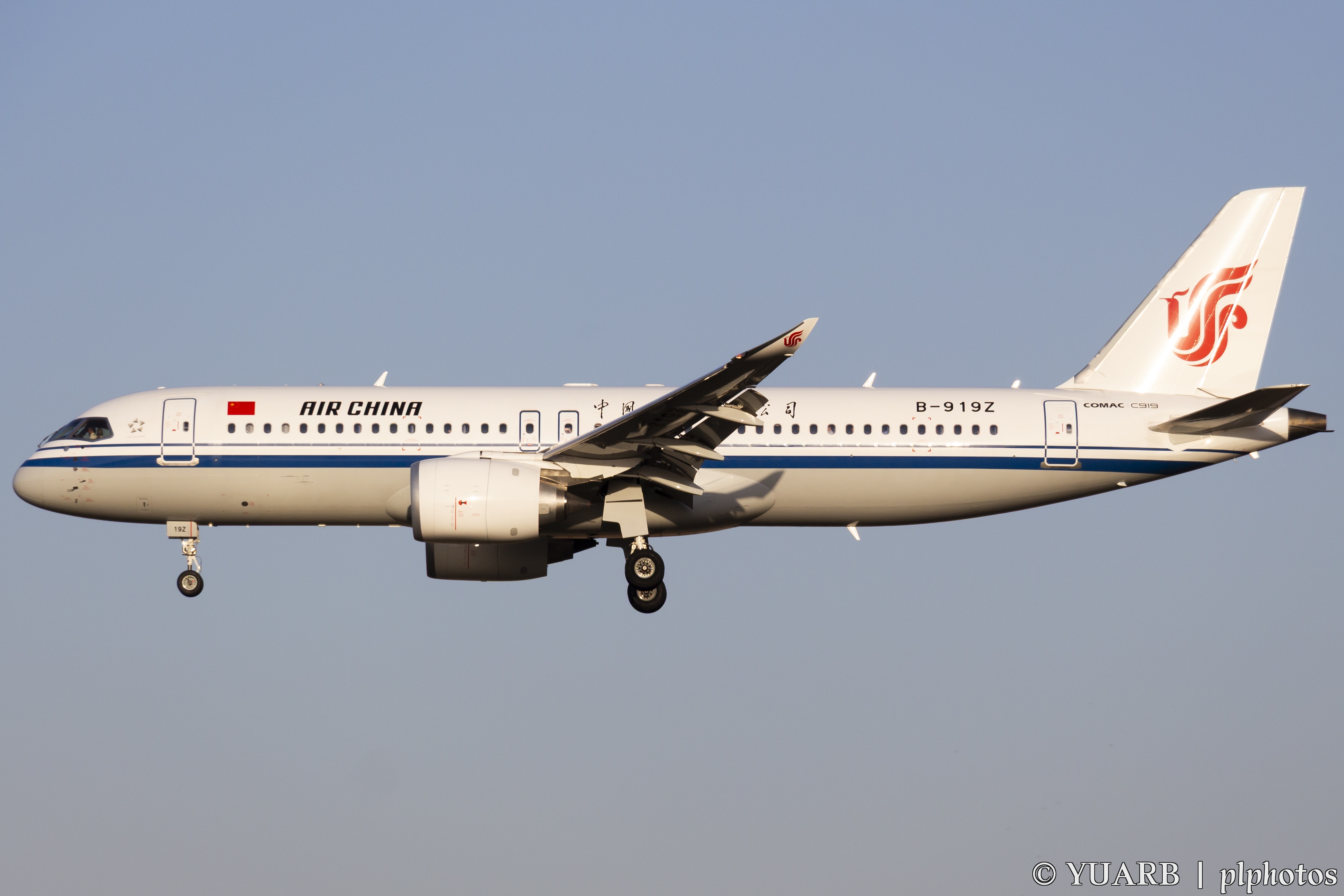 2025年11月9日国航为纪念两航起义76周年使用C919飞机进行CA103 天津-香港 CA104 香港-天津航线