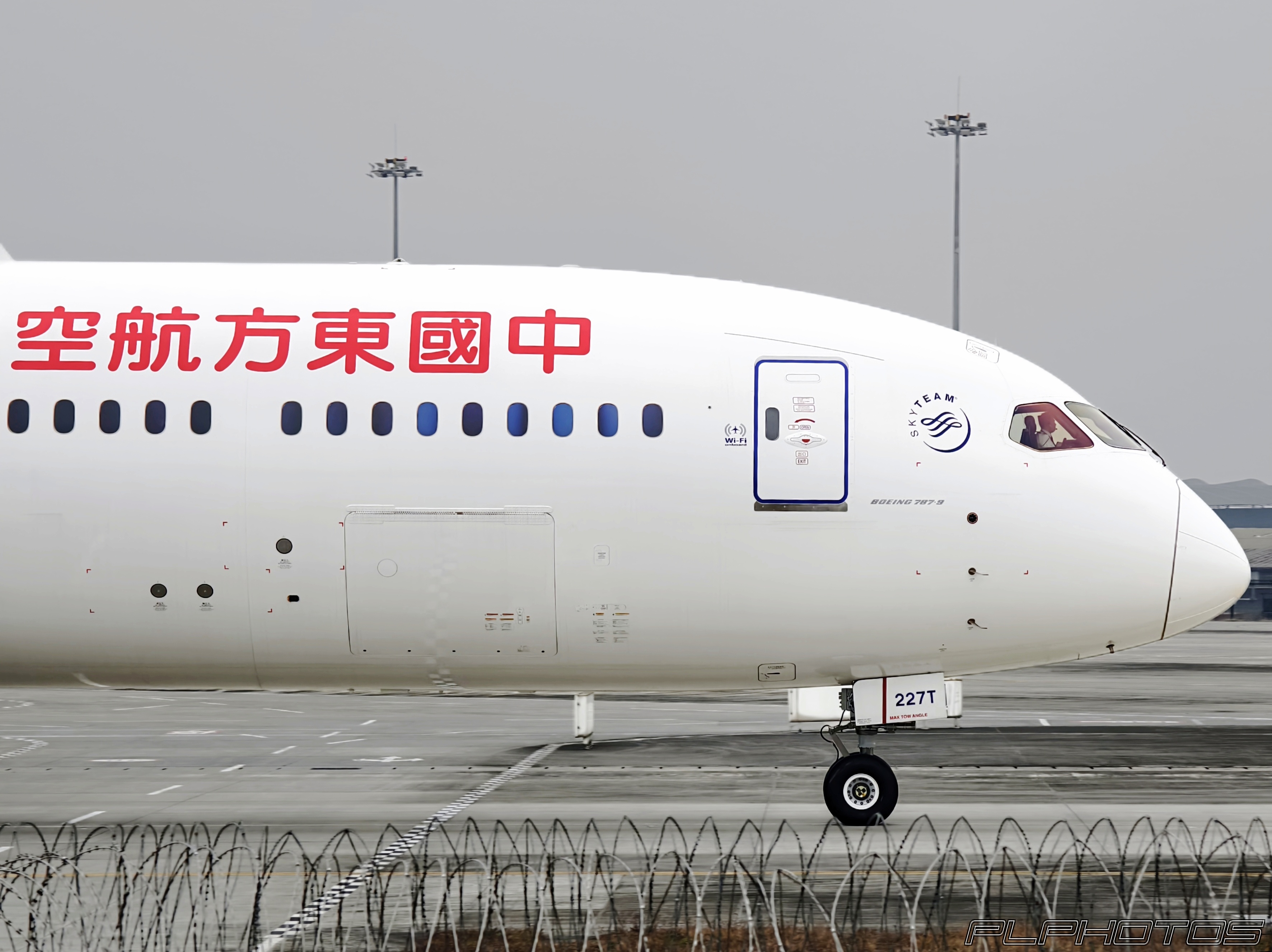 东航787